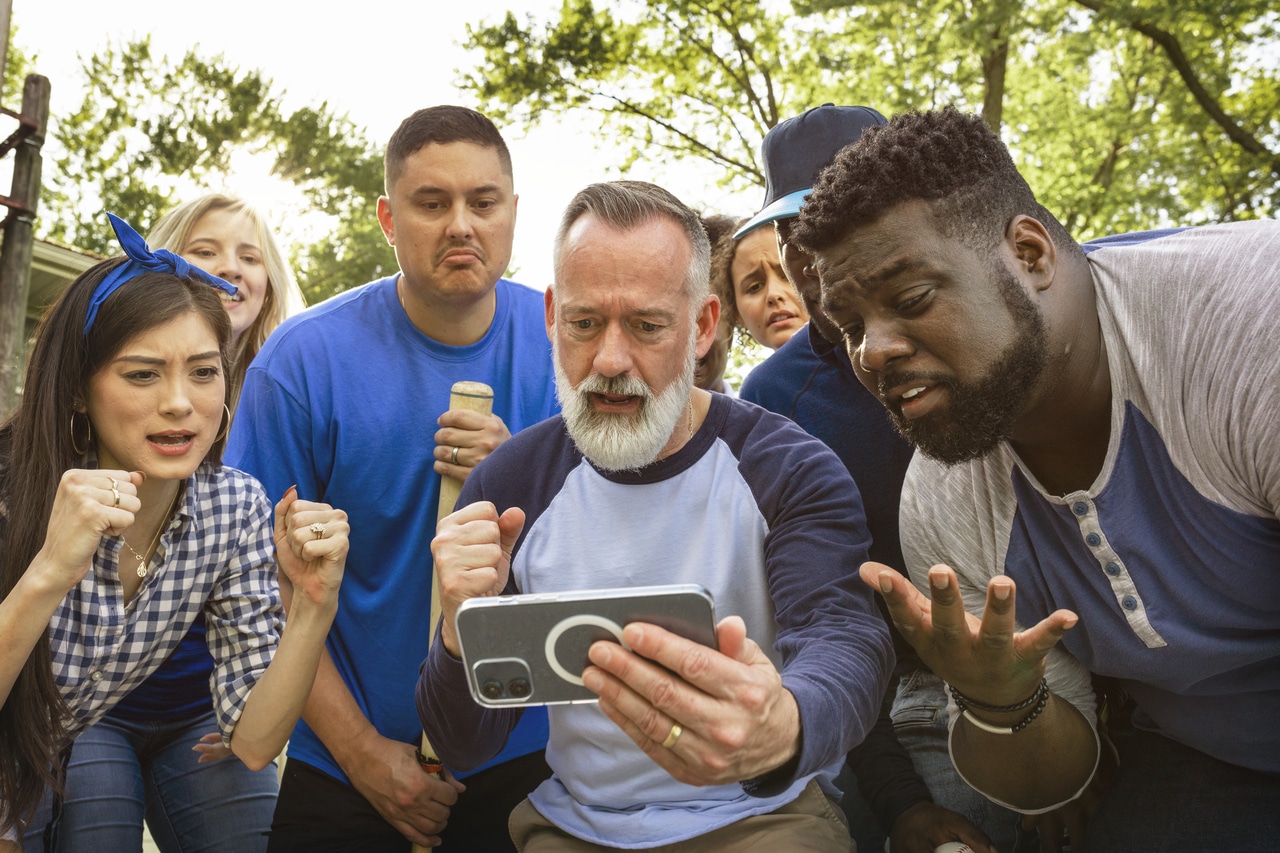 Engaged community members connecting and interacting on Nas.io platform